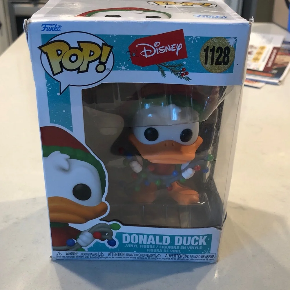 Funko Pop! Disney Donald Duck in Holiday Outfit